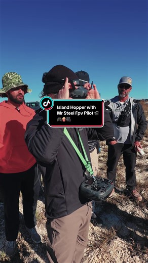 🍿This Sunday, we’re taking you inside an ambitious project featuring FPV pilot @Mrsteele for “Island Hopper” by @Red Bull USA in collaboration with @apple , using the new iPhone 17 Pro. 🎮 For this production, he flew a custom FPV rig carrying dual iPhone 17 Pro units, capturing a continuous shot that became a key part of the final film. A mix of mobile filmmaking, engineering and action sports, built on planning, coordination and real execution. Island Hopper. 6 islands. 2,316 feet of track. O