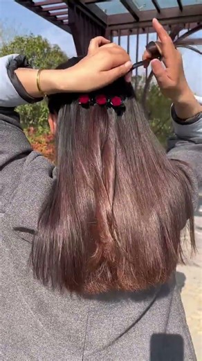 "Quick & Stylish Low Bun Tutorial! 💁‍♀️✨ Perfect for any day out. #Shorts #Hairstyle #DIY"