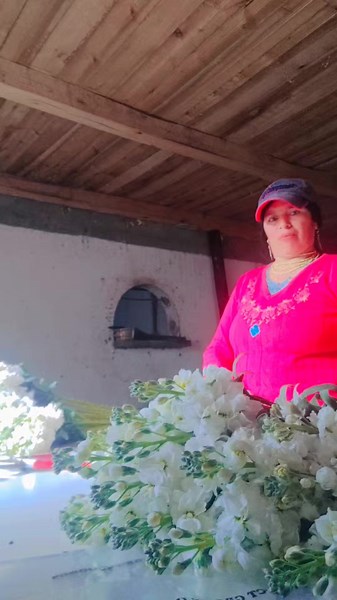 Flower Arrangement Techniques in a Cozy Rustic Setting