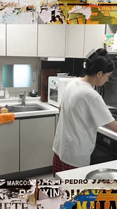 844K views · 10K reactions | This mukbang features a traditional Korean home-style meal centered around boiled chicken soup (known as Samgyetang or Baeksuk), accompanied by two types of kimchi: green onion kimchi (Pa-kimchi) and radish kimchi (Kkakdugi). Bagian 4 | Hamzy Fans, mukbang ASMR | Facebook