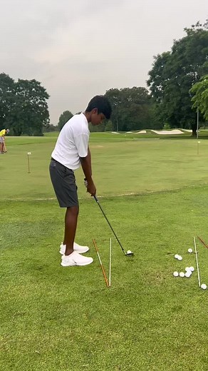 chipping for beginners #golftiktok #golf #golfmalaysia #golfindonesia