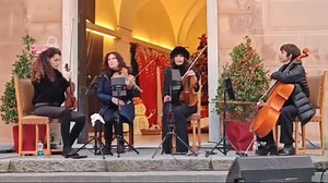 412 reactions · 23 comments | Lo Schiaccianoci non è solo Natale, tutù e fiocchi di neve. È una fiaba che parla di crescita, sogni e mondi che si aprono quando meno te lo aspetti. Noi ve la raccontiamo a modo nostro… e poi lasciamo parlare il Valzer dei Fiori di Čajkovskij   alterecho.net | Alter Echo | Facebook