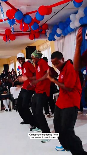 Contemporary dance from the senior 4 candidates