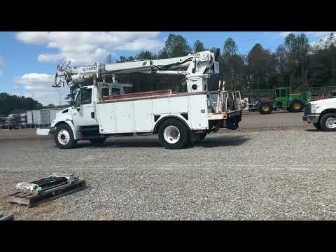 Lot 1965: 2007 International 4300 Boom Truck*