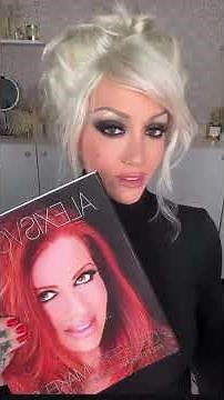 Pamela Anderson Classic Eye Makeup Tutorial