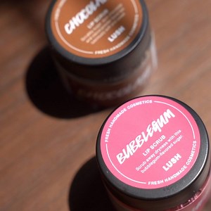 Vegan castor sugar scrubs lips to perfection! All you have to do is choose your flavor. 👄💋😘 http://share.lushusa.com/lipscrubs | Lush Cosmetics North America