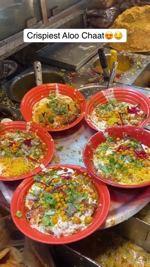 Tejas Thakkar | Nagpur on Instagram: "Crispiest Aloo chaat😍 📍Bombay Chaat Centre, near nanga putla, Gandhibagh, Nagpur Follow @tejasthakkar_❤️ #panipuri #viralreels #reelitfeelit #explorepage #reels #khaterahodilse #trendingreels #yummyfood #foodie #instagramreels #viralvideos #foodie #postoftheday #streetfood #nagpurfoodies #nagpuritadka #nagpur #indianfood #reelsinstagram #nagpurisong #foodporn #instagramers #keepsupporting [ Nagpur Food , Nagpur Cafe , Nagpur , Nagpur Street Food , Nagpur R