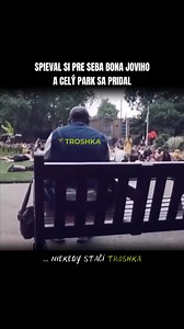 3.8K views · 21K reactions | Jeden človek začal spievať – a o chvíľu spieval celý park. Niekedy stačí jeden odvážny krok, aby sa k nemu pridali stovky ďalších. Psychológia hovorí, že ľudia prirodzene napodobňujú správanie ostatných, najmä keď cítia emóciu a spojenie. Tento moment ukazuje, akú silu má jednotlivec na formovanie sveta okolo seba. Možno práve ty budeš tým, kto spustí ďalšiu vlnu pozitívnej energie! | troshkaofficial | Facebook