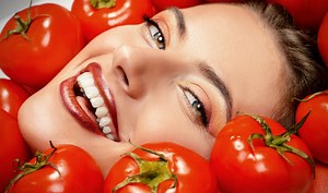 How to make your own tomato face mask at home to get blemish-free skin