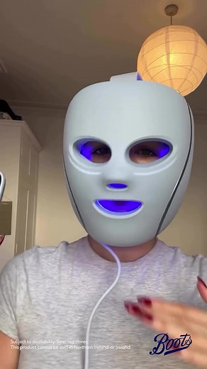 Developed with Dermatologists, the Shark CryoGlow LED face mask offers 4 effective modes for powerful skin results, at home. | Boots UK