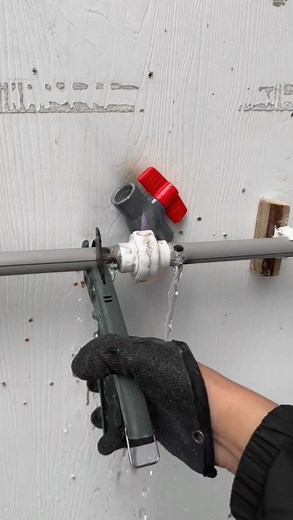 39K views · 71 reactions | How to Fix Plumbing in Tight Spaces – Easy Plastic Pipe Connection Trick. Beginner's Guide to Plumbing. Plumbing ideas and projects #shots #diy #plumbing #tips #plumber #ideas #skills #howto #tricks | Unique Craft Yt | Facebook
