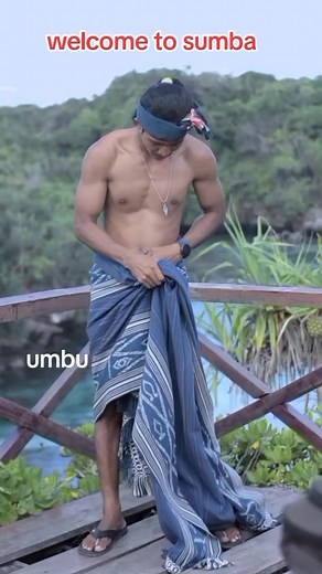 WELCOME TO SUMBA ISLAND Ini masih tentang keindahan danau waikuri 🌹 dan di tempat ini ada banyak motif² ciri khas Sumba mulai dari kalung gelang dan cincin, dan kain ada berbagai macam motifnya, jadi untuk keindahannya tdk di ragukan lagi. Dan semoga masih terjaga danau yg indah ini 🙌🥳❤️🌹 #fyp #fypfb #sumbaviral #sorotan #semuaorang #pengikut #reel #sorotanpublik #waikuri #danauwaikuri | Umbu