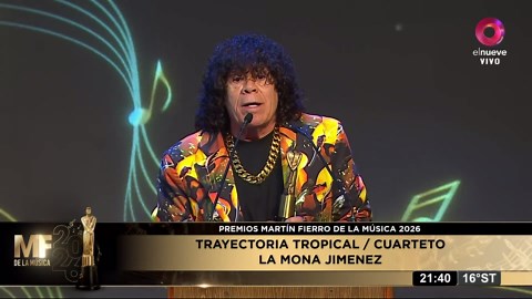 ❤️ #MartínFierroDeLaMúsica | Una leyenda del cuarteto 🎶 ¡60 años haciendo bailar a generaciones! 👏 @lamonaoficial emocionó con sus palabras y recordó todo lo que atravesó para seguir haciendo lo que más ama: música. Con la fuerza intacta y nuevas canciones por venir, La Mona sigue haciendo historia. 🏆❤️ Viví los Martín Fierro de la Música por El Nueve y en youtube.com/@elnueve #ViviElNueve