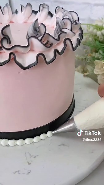Retro Lace Cake Tutorial: Creative Vintage Cake Decoration