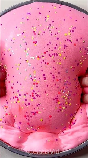 I Can’t Stop Watching This Slime 🤯