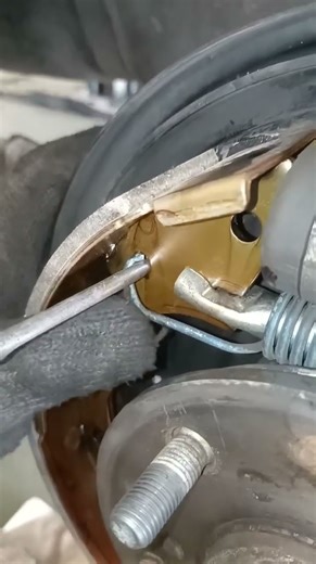 Brake Liner Spring Lock Assembly