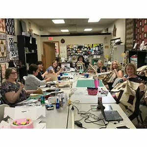 An evening of stitching, food and friendship at The Quilt Merchant in Winfield, IL before I head home to NC tomorrow. The perfect wind down to a whirlwind 4 days! @thequiltmerchant 😊💕💕💕 . . . . . #quilt #quilting #patchwork #quiltville #bonniekhunter #scrapquilt #quiltyfriends #handsewing #slowstitching #theinnersanctum #stitchnight | Quiltville