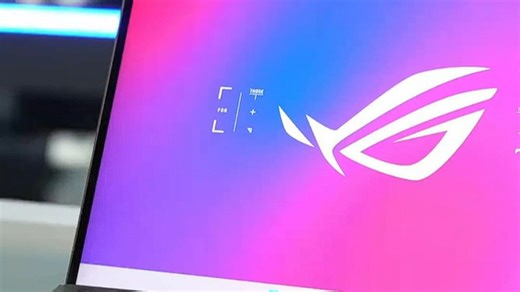 游戏笔记本电脑13.4英寸便携机身，轻薄设计不减性能，搭载高性能处理器与独立显卡，轻松应对多任务处理与大型游戏。长效续航满足移动办公、学习及娱乐需求，适合出差、