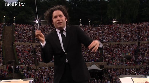 🎶💕 Let's kick our weekend with one of Tchaikovsky's passionate hits: Romeo and Juliet Overture! Watch maestro Gustavo Dudamel lead the legendary Berliner Philharmoniker in this rollicking tune. 🎶💕 https://iiil.io/jV7i | medici.tv