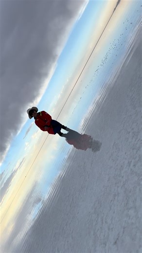 Salar de Uyuni, the place where sky meets earth. #Largest#Mirror#Earthy# #Surreal#Dreamy#LifeTime# #Travel#South#Bolivia# | Sherry Thesolotraveler | Facebook