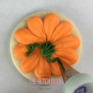 67K views · 211 reactions | Everyone loves my pumpkin top cookie so much, I had to share the tutorial again. It’s one of my favorite ideas  I used Wilton Cake Decorating tip 125 for the pumpkin, tip 21 for the stem and tip 3 for the vines. Music | Bring the Harvest, courtesy of Audio Network | Emily Hutchinson | Facebook