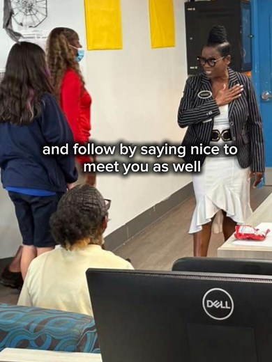 🤝 Everyone doesn’t choose to shake hands — and that’s perfectly fine. ✨ Some prefer a graceful alternative: gently place your right hand over your heart, offer a soft smile, and slightly bow your head while maintaining eye contact. It’s such a warm and respectful gesture of acknowledgment. 💖 #handshaking #professionalism | Jackie Vernon-Thompson