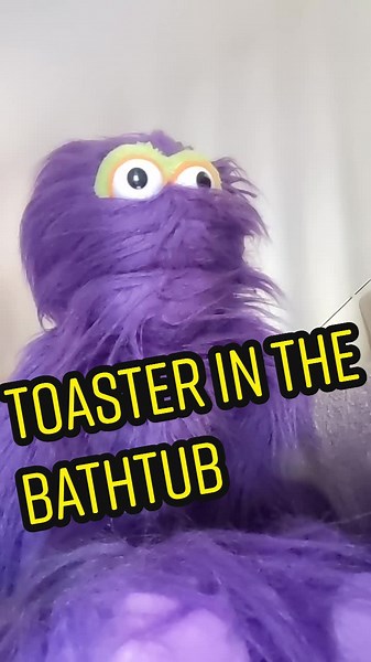 Toaster in the Bathtub. #toaster #toast #bathtub #bath #soggy #bread #comedy #funny #joke #puppet #dejavu