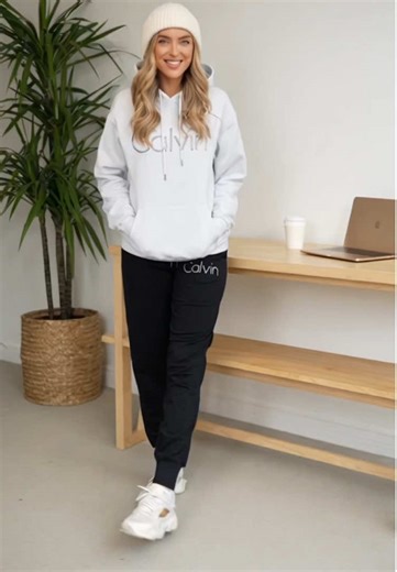 Graphic print for a dash of playfulness. Beat the autumn/winter blues with this vibrant set. #graphichoodieset #womensloungewear #ukfashion #fyp