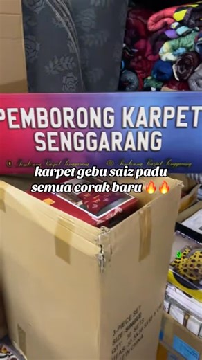 Kedai Karpet Senggarang on Instagram: "🔥🔥🔥 STOK BARU SAMPAI LAGI GAISS! 🌸🌸✨✨ Di Pemborong Karpet Senggarang sekarang memang rambang mata 😍 Karpet gebu gebas, lembut pijak, selesa buat lepak satu family 🥰 Semua corak moden & trending, memang naik seri ruang tamu, bilik tidur, homestay pun nampak mahal tau! Pilihan saiz pun banyak 👍 nak kecil, sederhana, besar semua ada. Senang nak padankan ikut ruang rumah masing-masing. Warna & design memang cantik-cantik belaka, pilih je mana berkenan d