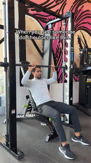 Abdul Hassoni | Winner Personal Trainer of the year 🇦🇪🇮🇶🇸🇪 on Instagram: "When the struggle is real on the Smith machine… 😂 I used to hate it because it took so much time to place the bench in the middle, so here’s how to fix it 👇🏽 Lift the bar down to the bench. On the bar, there’s usually a mark in the middle. Now you can more easily see if the bench is in the middle. 👀👉🏽 When shoulder pressing, keep a slightly wider grip than shoulder-width ✅ Tuck the elbows in so they point to th