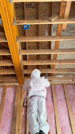 Here you see us installing a spray foam envelope to this new build. A spray foam insulation envelope refers to a continuous layer of spray foam insulation that seals and insulates the entire building envelope—the barrier between the interior and exterior of a structure. Here are some benefits: ✅ Lower energy bills by up to 50% ✅ Superior air sealing by closing all gaps and cracks that air can pass through ✅ Healthier indoor air quality ✅ Stronger, quieter, more durable walls and roofs ✅ Long-las