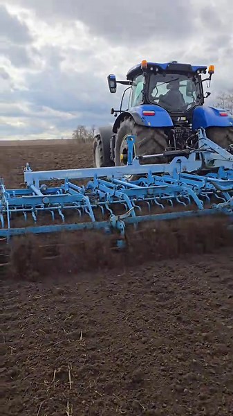 Lemken Korund 8/900 vs New Holland T7.260 Comparison