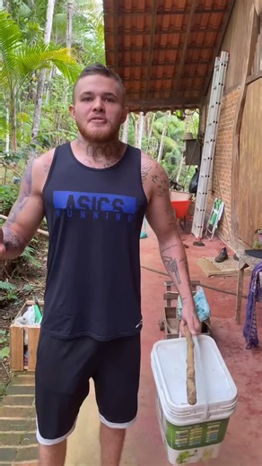 Resgate de casal de jararacas (Bothrops Leucurus) maravilhosas em quintal residencial na Tibina! Só gratidão À Deus por me dar a oportunidade de fazer um trabalho que me faz tão feliz e me proteger tanto hehe! Tenho que agradecer demais também aos moradores conscientes que fizeram contato para realocar os bichos para reserva ambiental em vez de machucarem esses animaizinhos! São os verdadeiros heróis! Mais um dia começando abençoado demais! 🐍🇧🇷✝️ | Gabriel Núcleo