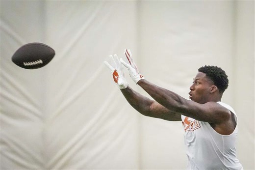 What dinner with Dallas Cowboys coach Brian Schottenheimer means for Texas LB Anthony Hill