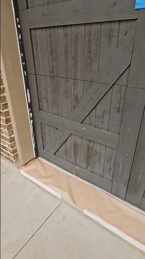Cómo pintar una puerta de garaje desde cero: Guía completa paso a paso".