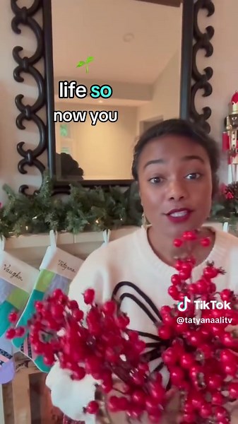 Upcycle Christmas Garland: Refresh Your Decorations