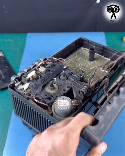 Repairing a old amplifier machine | Creative Own