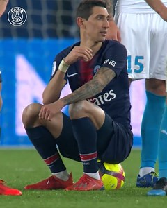 Parmi les matchs marquants de Di Maria au PSG, il y a évidemment ce bijou face à Marseille. Souvenez-vous, il était tranquillement assis sur le ballon... 💫 | PSG - Paris Saint-Germain