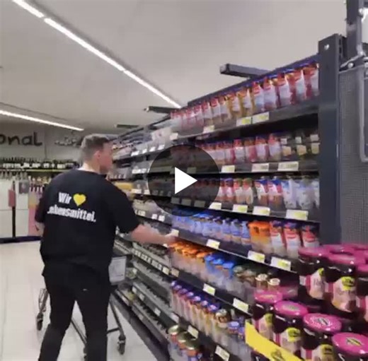 Kanban level: PRO Kanban fundamental to Lean operations. It uses visual management to signal when more parts are needed Here are some benefits: + better use of space + less material handling +… | Michael Parent