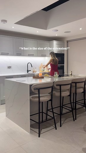 🏡 Extension Most asked questions? - 🤔How big is your extension? ⬇️ 4.5m x 5.6m (externally) - 👀what size is the island? 1m x 2.4m with 1m spacing each side around.. I would not recommend less in terms of space around if you want to pass comfortably -👩🏼‍🎨What colour are your walls? Laura Ashley pale dove grey 💰 How much did it cost? £70k all materials, labour, no work done ourselves, 2023 prices , located near London, high end spec & appliance the only thing this did not include was cost o