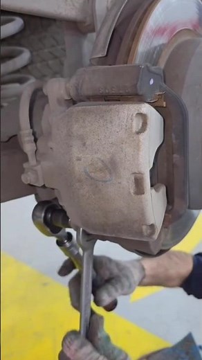 GMC rear brake pads replacement guide #automotive #mechanic #usa #shortsfeed