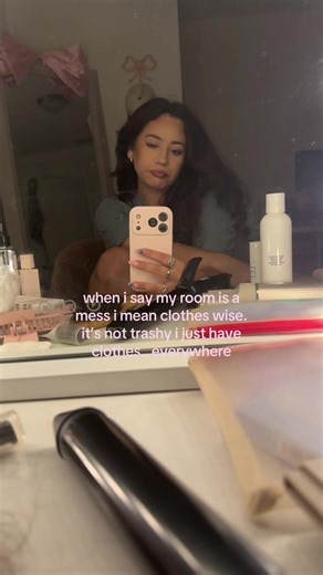 🎀 (@mysketcherslightup)’s video of Clothes Mess