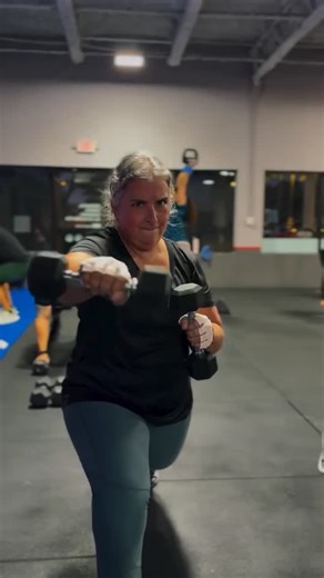 F45 Training Davie | Fitness on Instagram: "Something happens when you stop training alone and step into a room full of people moving with you!🏋️💯 At F45, team energy carries you through the tired and unfocused days! You're held accountable, and it keeps you excited to keep showing up for yourself!🤝😁 The thing about having a team is that when someone pushes a little harder or someone cheers, suddenly you’re giving more than you thought you had!🙌💪 📲Call or click to reach out today for a cl