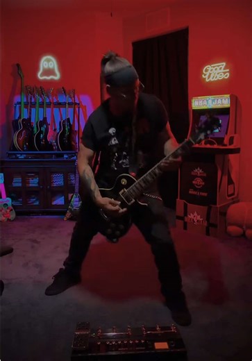 Silverchair “Pure massacre“ frog stomp was an awesome album. It doesn’t get for being as good as it is and considering these dudes were 15 says a lot. #silverchair #alternativerock #90smusic #guitaristsoftiktok #guitarcover