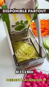 *Découvrez l'appareil à découper les légumes et fruits multifonctions : la solution ultime pour votre cuisine !* Imaginez-vous préparer des repas délicieux et sains en un clin d'œil, sans effort et sans perte de temps. Notre appareil à découper les légumes et fruits multifonctions est la solution idéale pour les cuisiniers et les cuisinières qui cherchent à gagner du temps et à améliorer leur créativité culinaire. *Un appareil polyvalent et facile à utiliser* - *Découpez, tranchez, râpez et épel