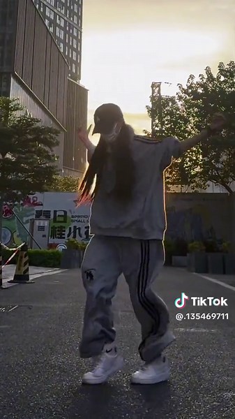 下次睡不着可以陪我一起看日出吗 #口哨舞 #aiki编舞 #抖音潮流舞蹈地图 #dance #jona