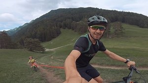 The secret behind the success. Not the extra training 😜 - the right balance in life. #prouddad #noshortcuts #oneobsession #bikeonscott | Nino Schurter