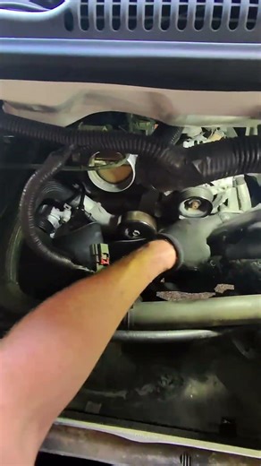 How to remove a fan clutch on a GM 4.8 engine #lisle #chevy #mechaniclife