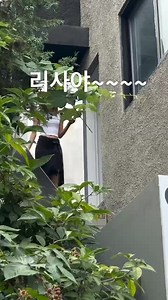 LISA visited her “Welcome to LISA’s Closet Sale” | Lisa fans