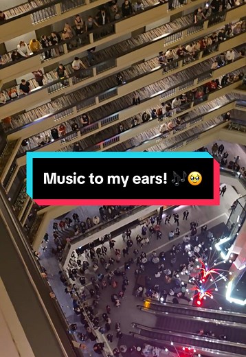 3,000 Students Singing National Anthem Together